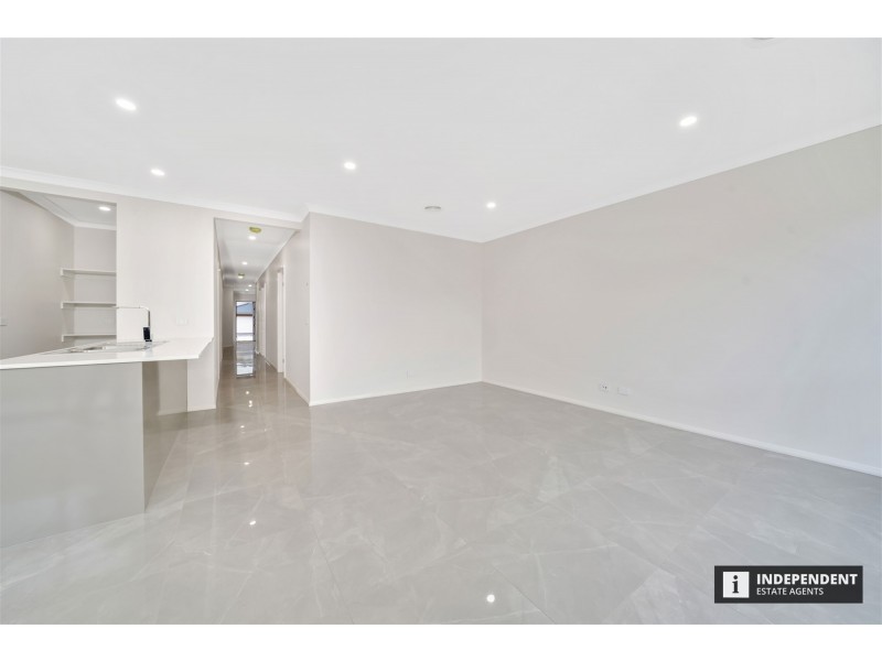 9 Endure St, Clyde North VIC 3978