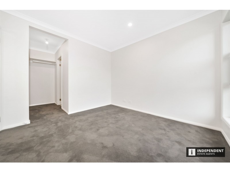 9 Endure St, Clyde North VIC 3978