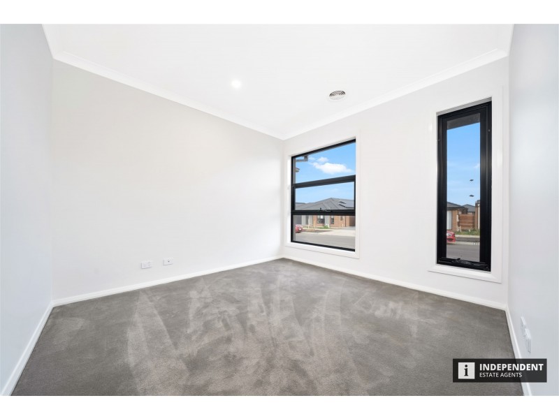 9 Endure St, Clyde North VIC 3978