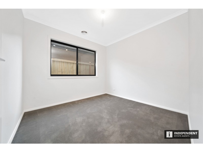 9 Endure St, Clyde North VIC 3978