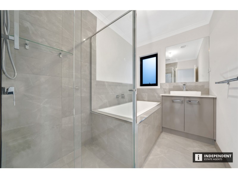 9 Endure St, Clyde North VIC 3978