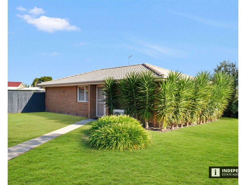 8 Terrence Dr, Cranbourne North VIC 3977