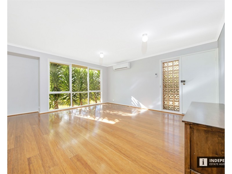 8 Terrence Dr, Cranbourne North VIC 3977