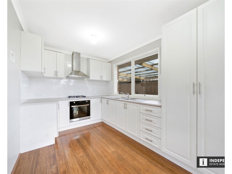 8 Terrence Dr, Cranbourne North VIC 3977