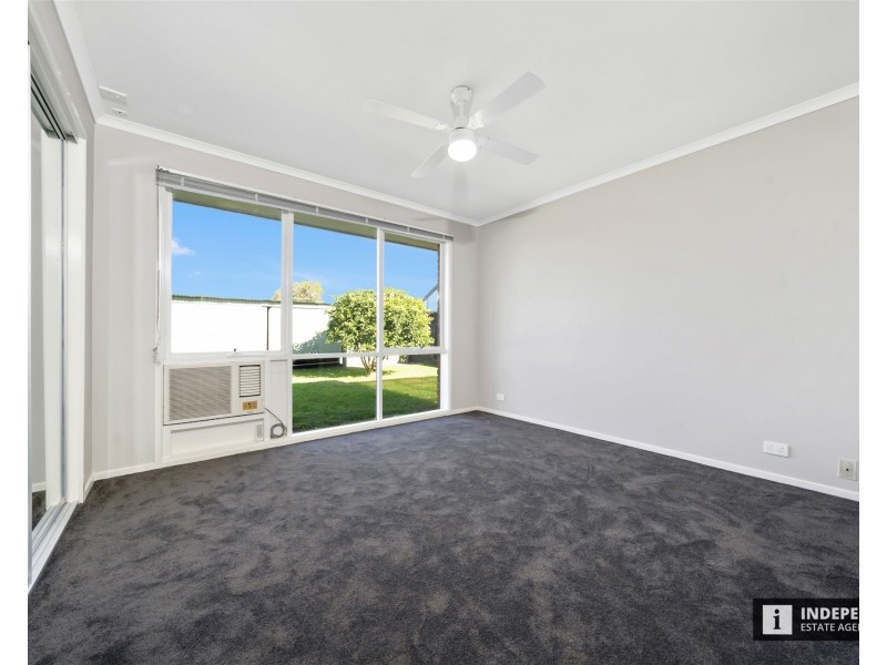 8 Terrence Dr, Cranbourne North VIC 3977
