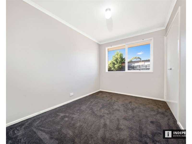 8 Terrence Dr, Cranbourne North VIC 3977