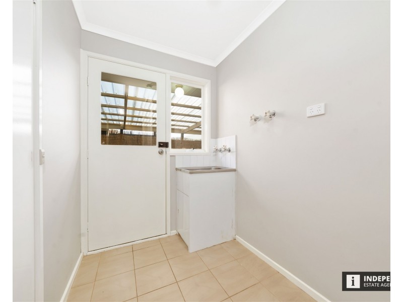8 Terrence Dr, Cranbourne North VIC 3977