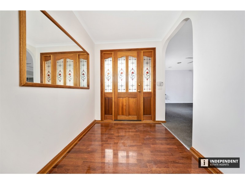 16 Valerie Dr, Cranbourne VIC 3977