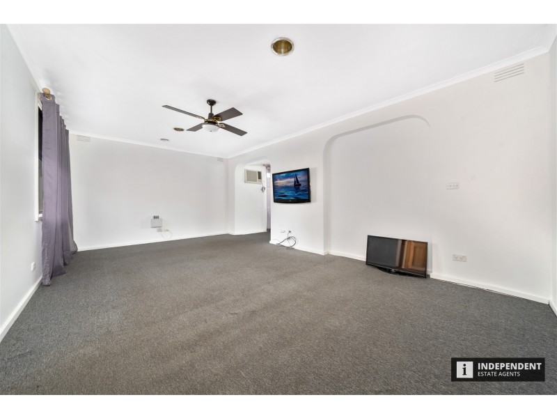 16 Valerie Dr, Cranbourne VIC 3977