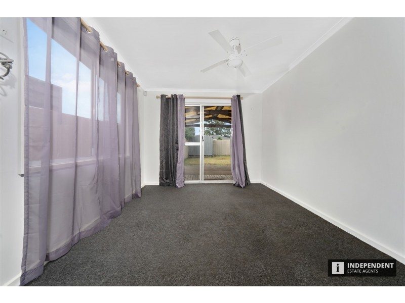 16 Valerie Dr, Cranbourne VIC 3977