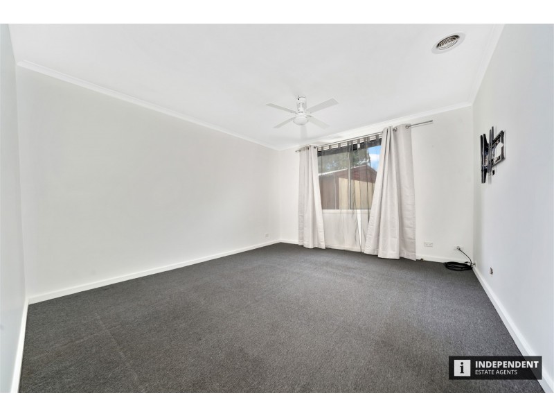 16 Valerie Dr, Cranbourne VIC 3977