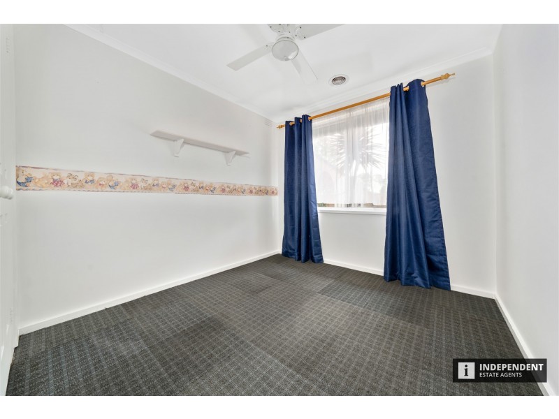 16 Valerie Dr, Cranbourne VIC 3977