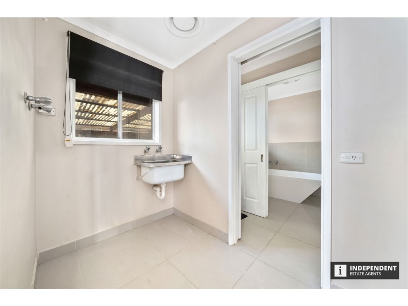 16 Valerie Dr, Cranbourne VIC 3977