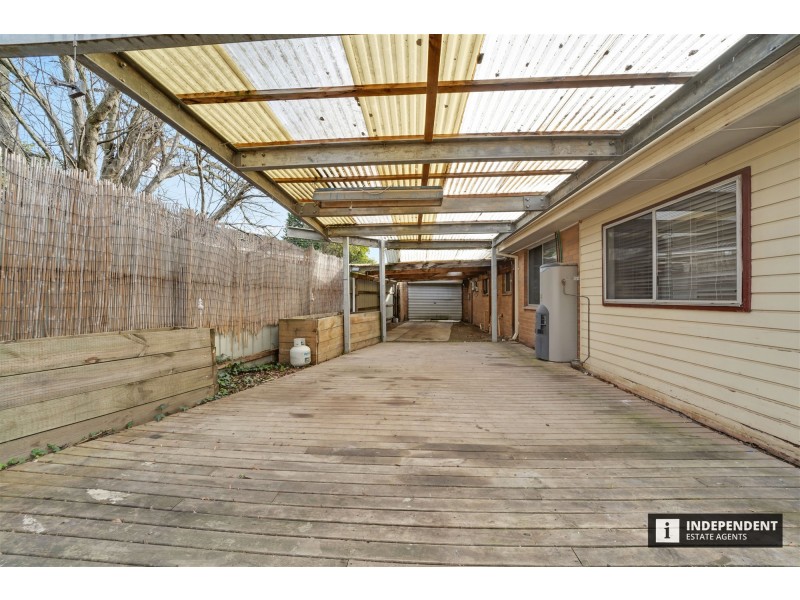 16 Valerie Dr, Cranbourne VIC 3977