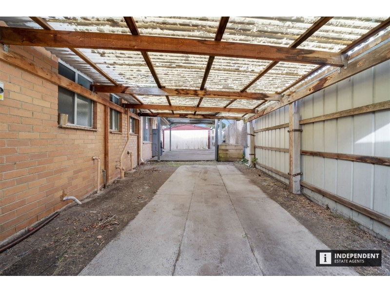 16 Valerie Dr, Cranbourne VIC 3977