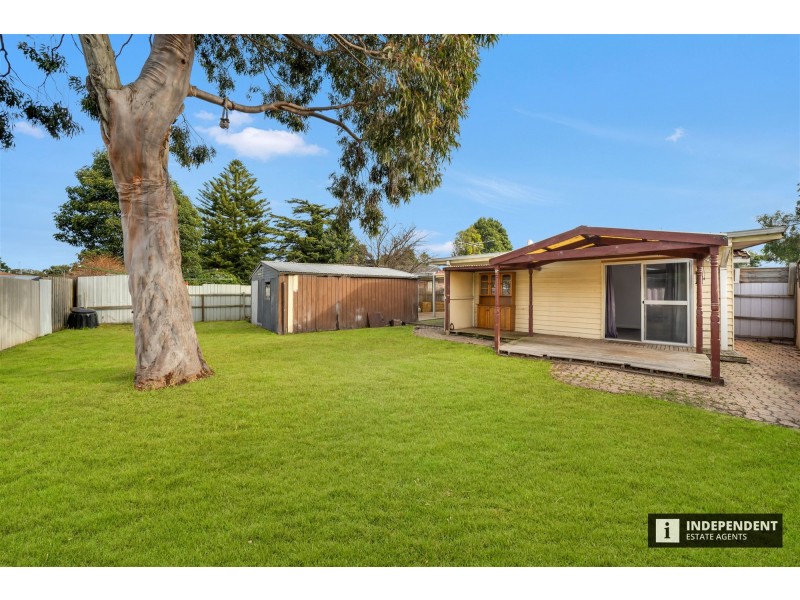 16 Valerie Dr, Cranbourne VIC 3977