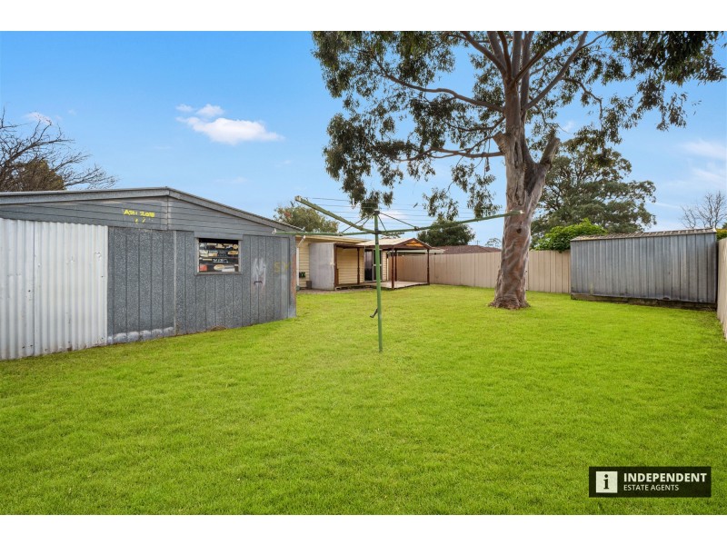 16 Valerie Dr, Cranbourne VIC 3977