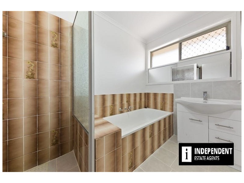 3/10 Station Road, Melton South VIC 3338