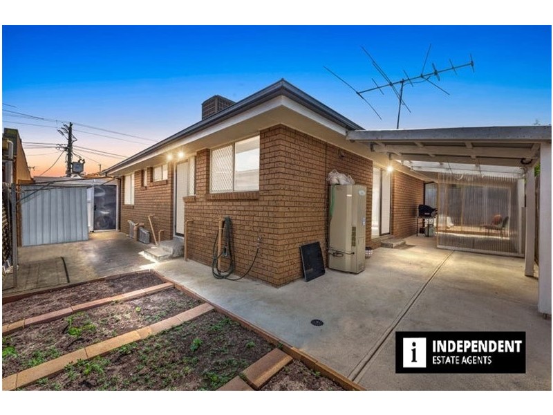 3/10 Station Road, Melton South VIC 3338