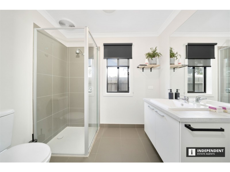 54  Loch Street, Cranbourne VIC 3977