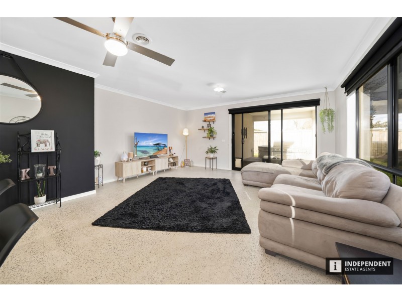 54  Loch Street, Cranbourne VIC 3977