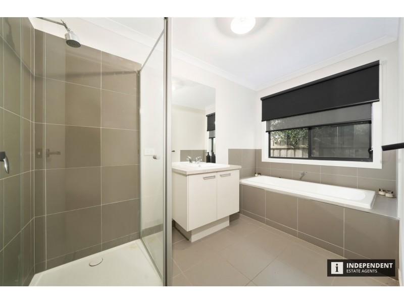 54  Loch Street, Cranbourne VIC 3977