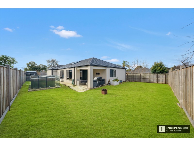 54  Loch Street, Cranbourne VIC 3977