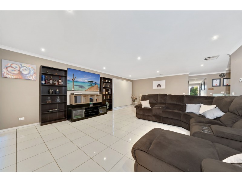 2 Green Gully Road, Clyde VIC 3978