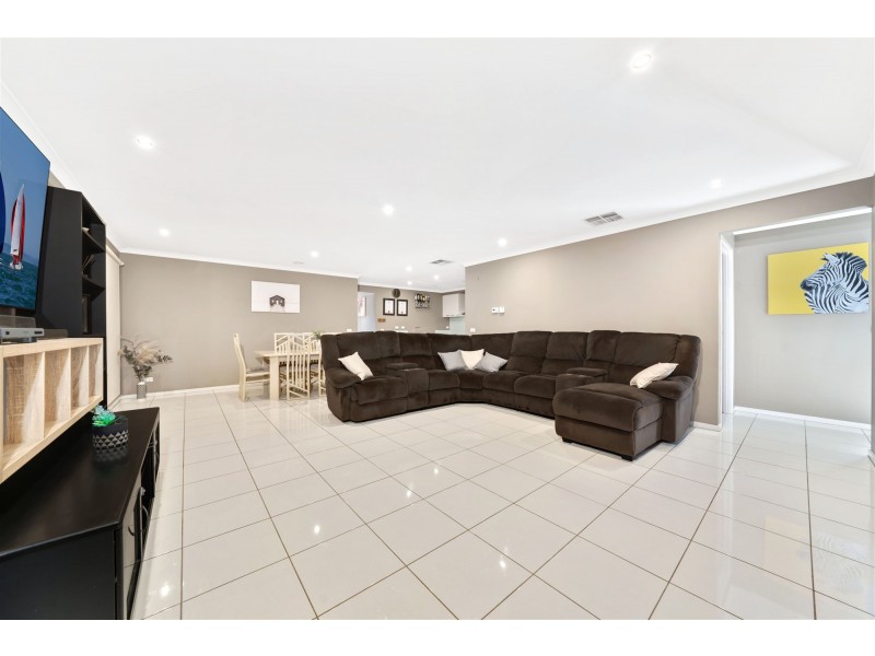 2 Green Gully Road, Clyde VIC 3978