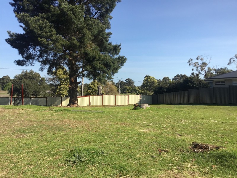 33  Meadow Road, Devon Meadows VIC 3977