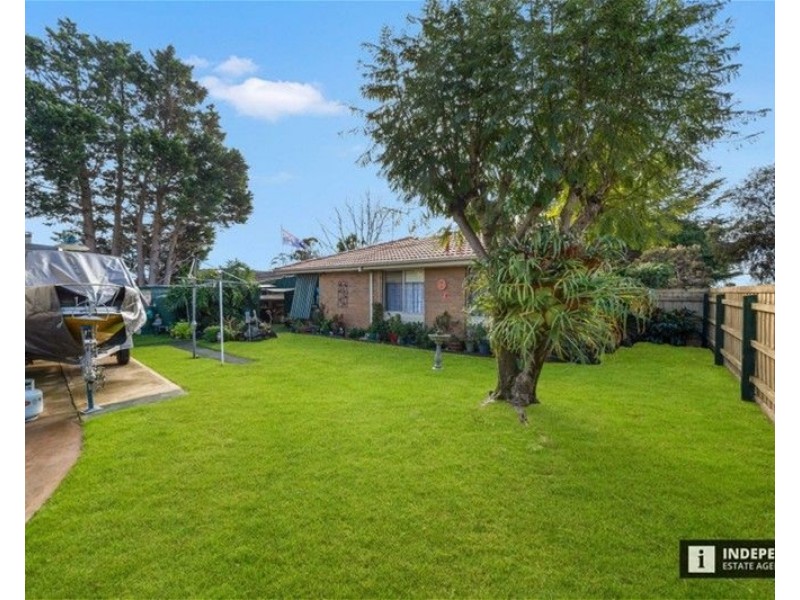 48 Valepark Crescent, Cranbourne VIC 3977