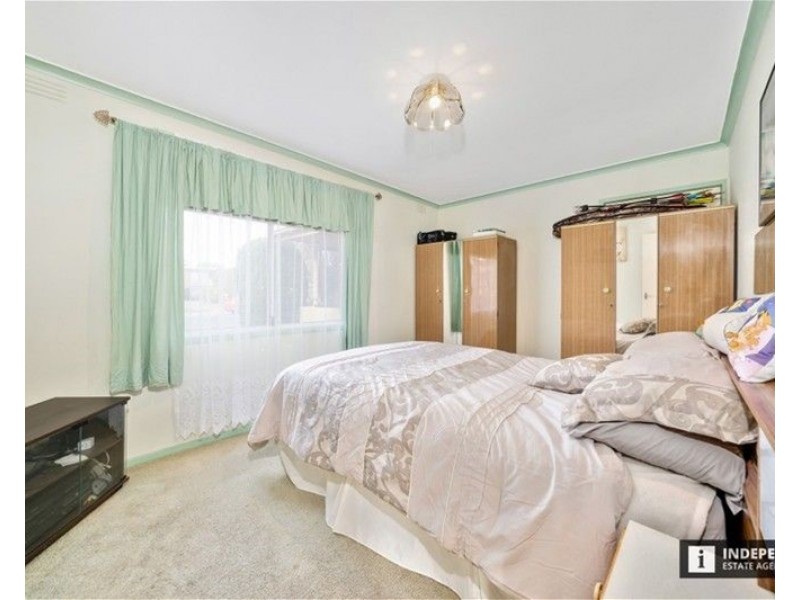 48 Valepark Crescent, Cranbourne VIC 3977