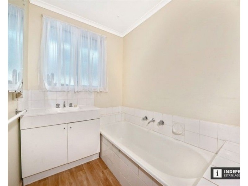 48 Valepark Crescent, Cranbourne VIC 3977