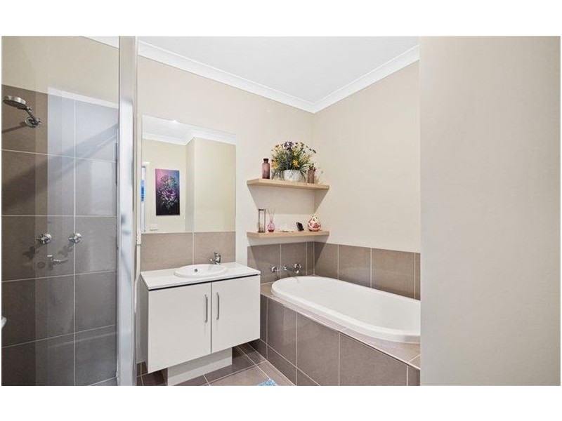 10 Warranooke street, Melton South VIC 3338