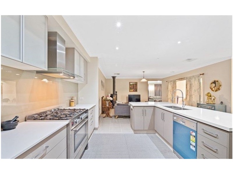 10 Warranooke street, Melton South VIC 3338