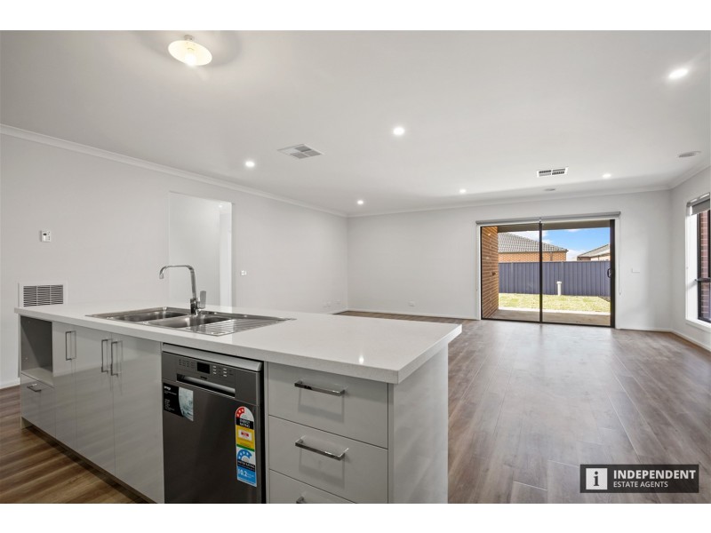 82 Old Bridge blvd, Melton South VIC 3338