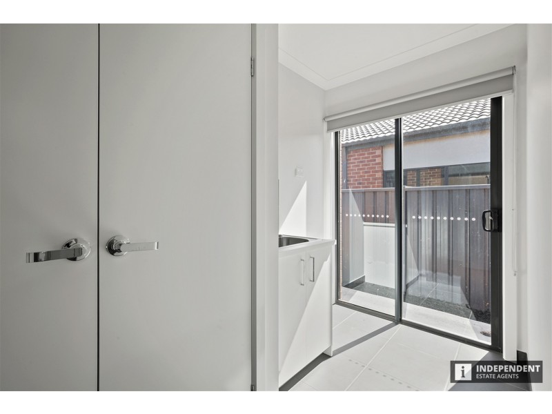 82 Old Bridge blvd, Melton South VIC 3338