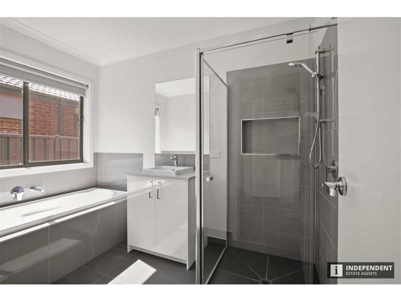 82 Old Bridge blvd, Melton South VIC 3338