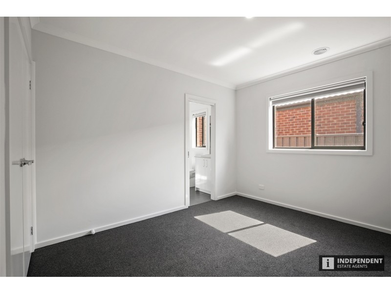 82 Old Bridge blvd, Melton South VIC 3338