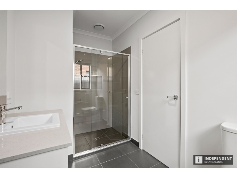 82 Old Bridge blvd, Melton South VIC 3338