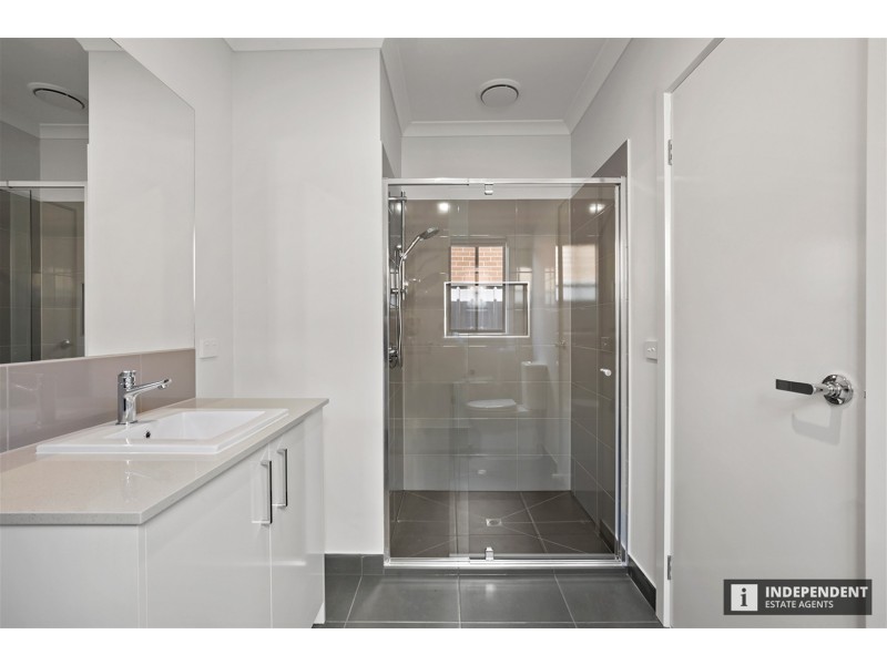 82 Old Bridge blvd, Melton South VIC 3338