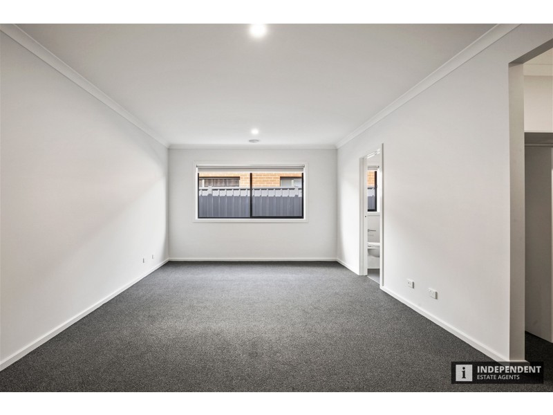 82 Old Bridge blvd, Melton South VIC 3338
