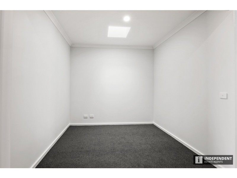 82 Old Bridge blvd, Melton South VIC 3338