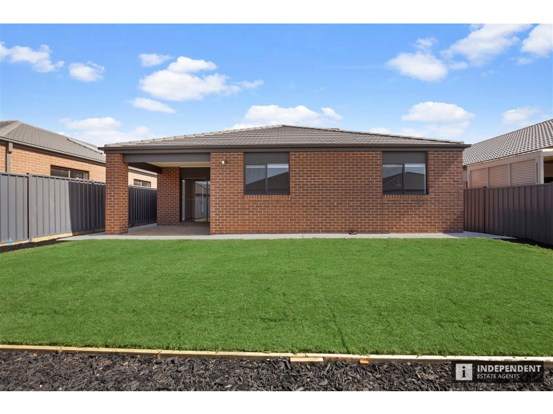 82 Old Bridge blvd, Melton South VIC 3338