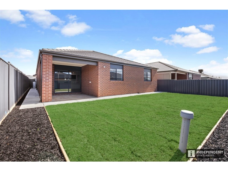 82 Old Bridge blvd, Melton South VIC 3338
