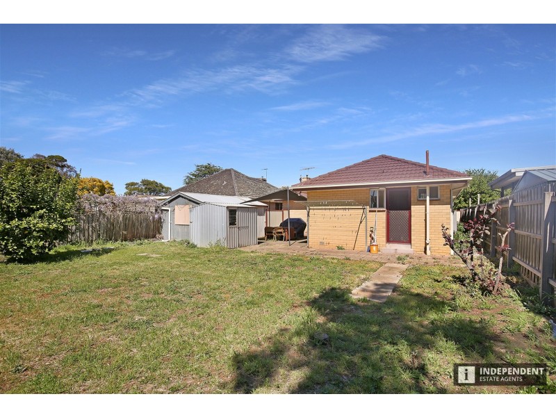 21 Connel Drive, Melton South VIC 3338