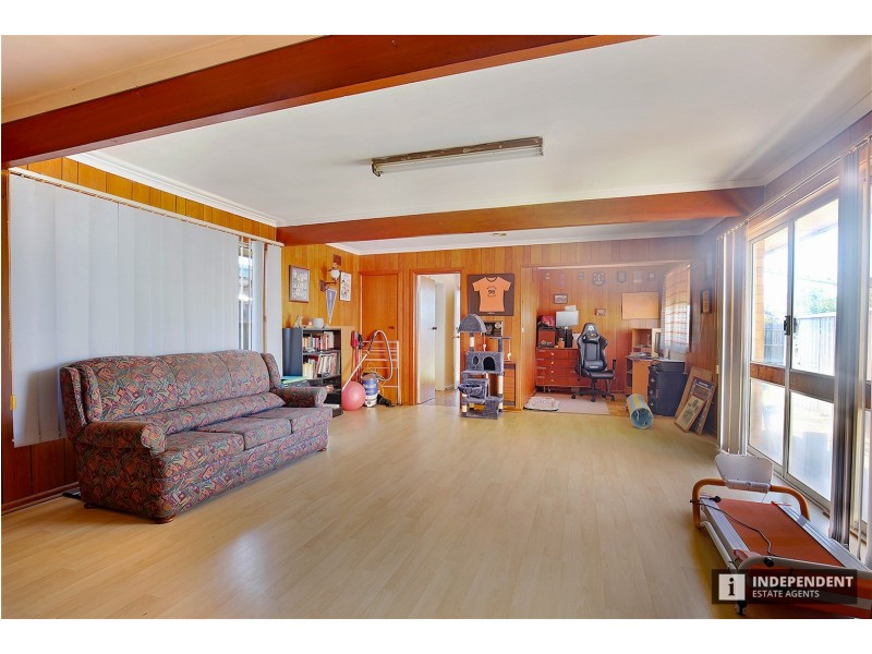 21 Connel Drive, Melton South VIC 3338