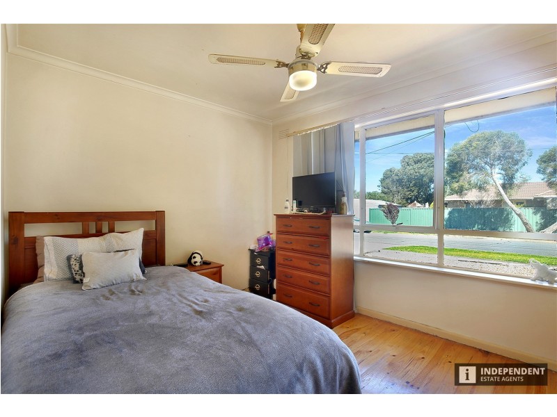 21 Connel Drive, Melton South VIC 3338