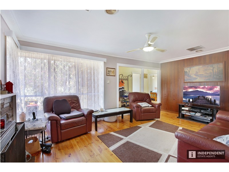 21 Connel Drive, Melton South VIC 3338