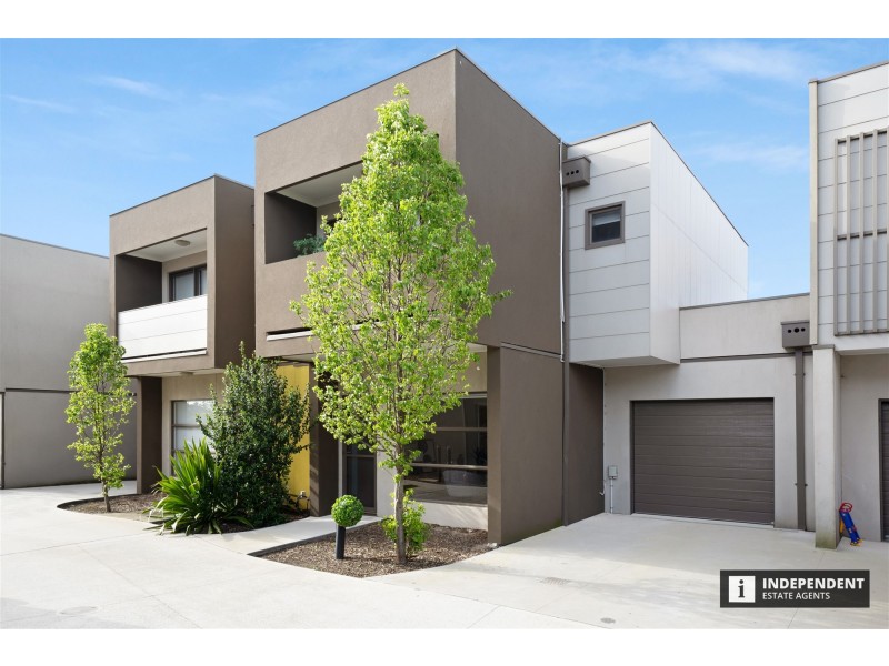 31 Zeta Circuit, Cranbourne North VIC 3977